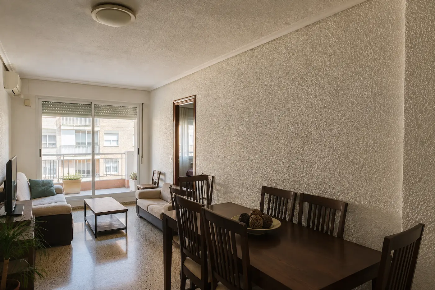Precio quitar gotelé 5 Gotelé plástico en salón antes de alisar paredes y pintar